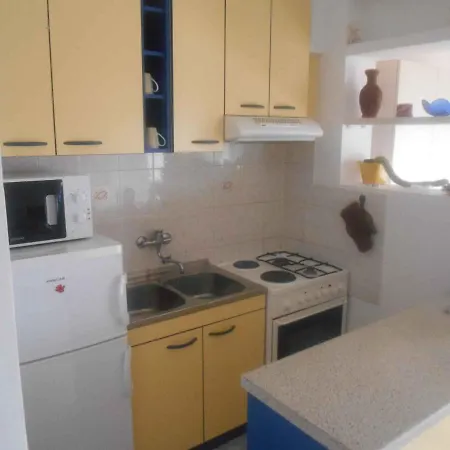 Apartament 11 *