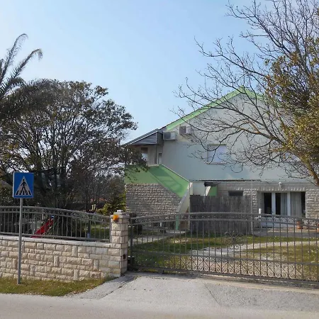 11 Apartament